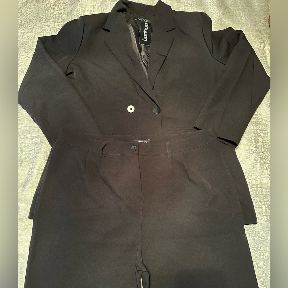 Brand new 2-piece pant suit. Size 18 women’s.